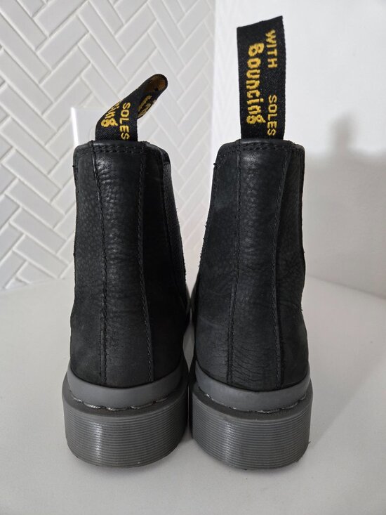 Dr Martens 2976 Chelsea Boots Black Milled Nubuck Grey Sole UK7 US Mens 8